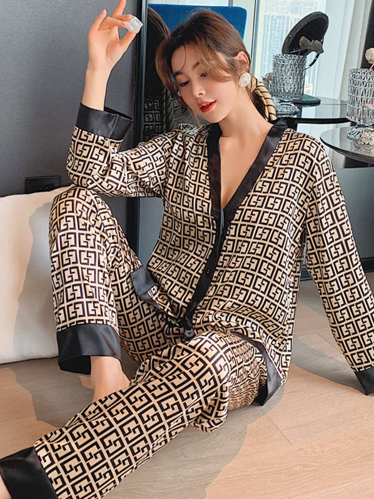 2pcs Women's Pajamas Sets Woman Pajama Summer V Neck Design Suit Long Sleeve Trousers Set Home Clothes Sexy Satin Silk Pijamas
2pcs Women's Pajamas Sets Woman Pajama Summer V Neck Design Suit Long Sleeve Trousers Set Home Clothes Sexy Satin Silk Pijamas