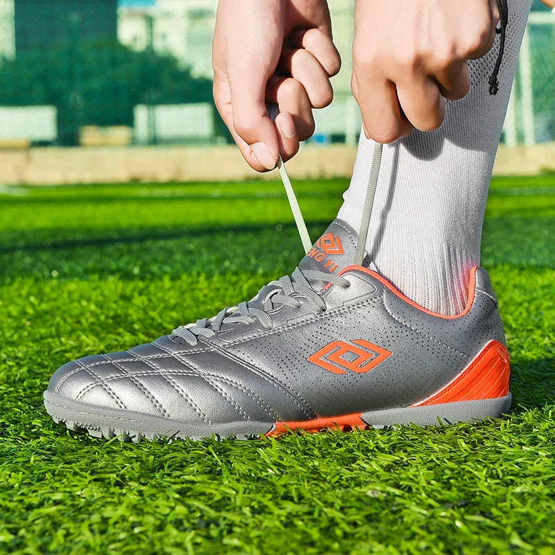 2020 new men's broken nail large super light football shoes wear-resistant non-slip heel protective football splint boots
2020 new men's broken nail large super light football shoes wear-resistant non-slip heel protective football splint boots
