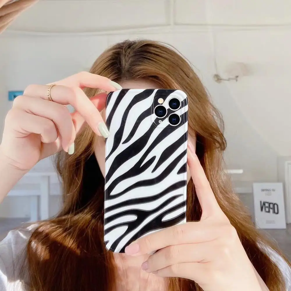 Luxury White Black Zebra Checked Checkered Phone Case For iphone 11 Pro XR XS Max X 7 8 Plus Grid Fashion Soft Back Cover Coque
Luxury White Black Zebra Checked Checkered Phone Case For iphone 11 Pro XR XS Max X 7 8 Plus Grid Fashion Soft Back Cover Coque