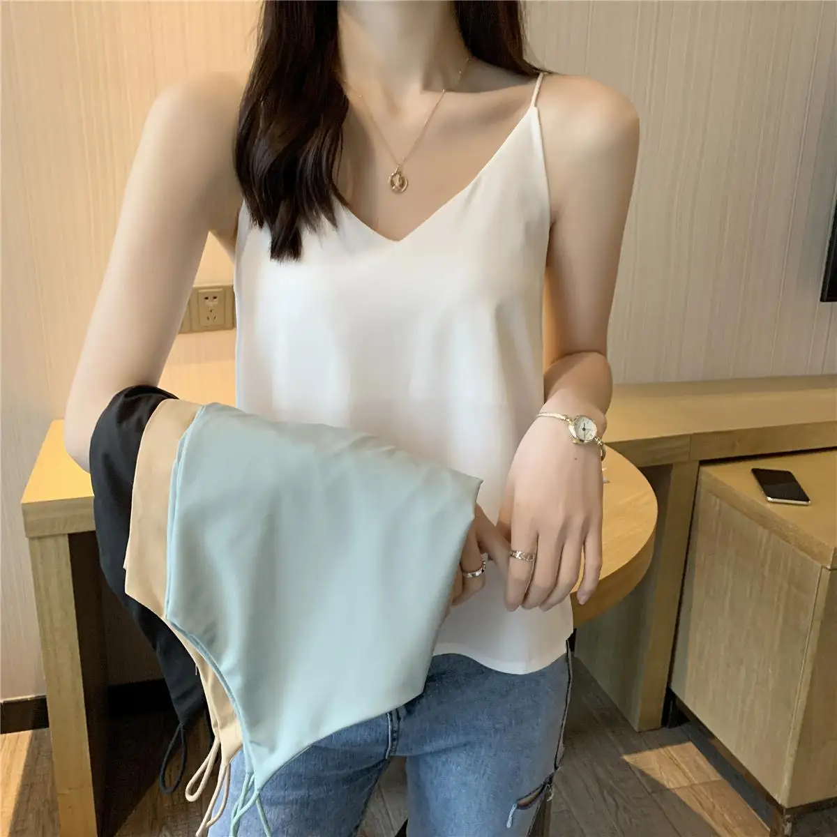 Summer Chiffon Chiffon Crop Top Women White Office Lady Spaghetti Strap Tank Top Black Sexy Streetwear Backless Women Halter Top
Summer Chiffon Chiffon Crop Top Women White Office Lady Spaghetti Strap Tank Top Black Sexy Streetwear Backless Women Halter Top
