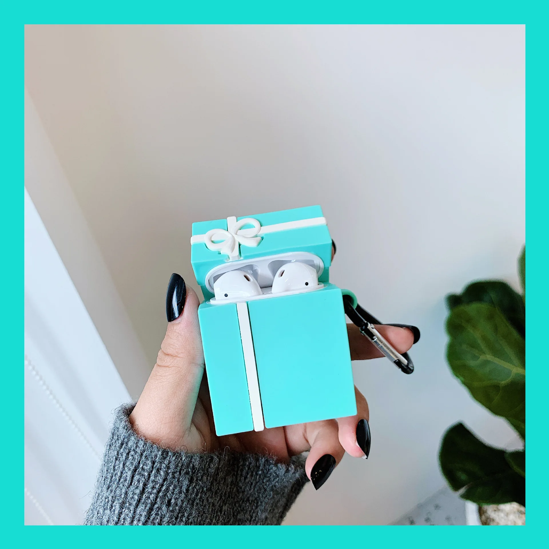 2021 new cartoon cute Bow gift box Bluetooth headset protection box, suitable for the charging box with Airpods1 2
2021 new cartoon cute Bow gift box Bluetooth headset protection box, suitable for the charging box with Airpods1 2