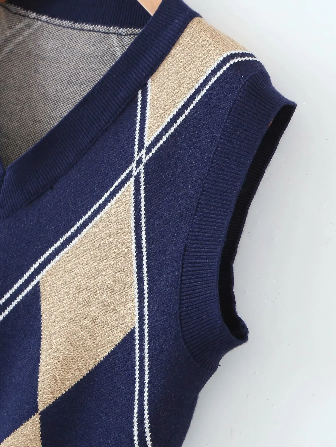 Vintage V-Neck Argyle Knitted Sweater Fashion Slim Sleeveless Sweet Cute Vest Pullover Casual Loose Chic Top 2020 New
Vintage V-Neck Argyle Knitted Sweater Fashion Slim Sleeveless Sweet Cute Vest Pullover Casual Loose Chic Top 2020 New