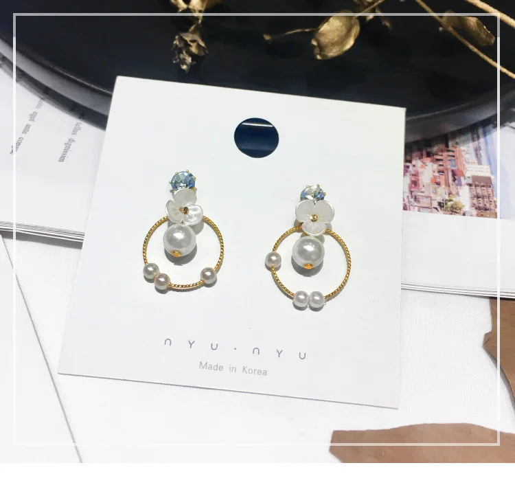 Korean style simple ladies earrings zircon earrings pearl flower earrings women's fashion accessories earrings 2020 trend
Korean style simple ladies earrings zircon earrings pearl flower earrings women's fashion accessories earrings 2020 trend