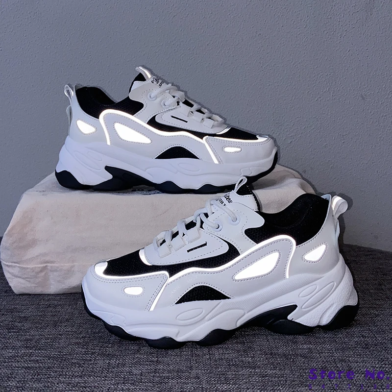 Лидер продаж 2021, светящиеся кроссовки, женская обувь для вечерние, привлекающая внимание, модная массивная женская обувь, сетчатая дышащая ...
Лидер продаж 2021, светящиеся кроссовки, женская обувь для вечерние, привлекающая внимание, модная массивная женская обувь, сетчатая дышащая ...