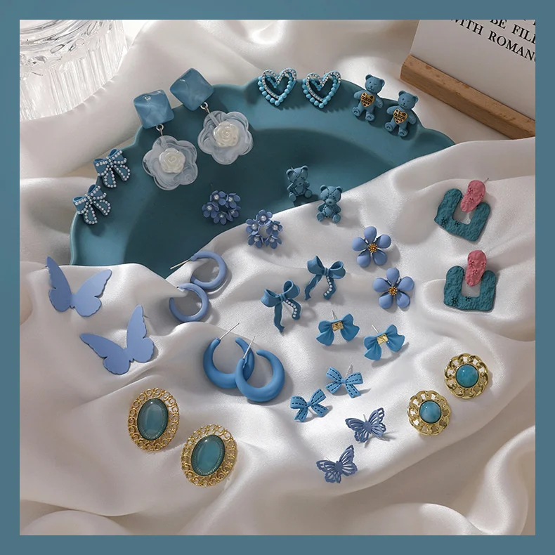Blue summer new wild Ear studs female literary small fresh earrings simple sweet cold color flower geometric temperament jewelry
Blue summer new wild Ear studs female literary small fresh earrings simple sweet cold color flower geometric temperament jewelry