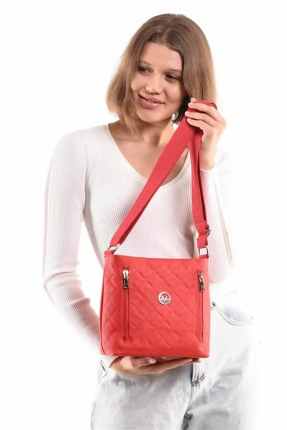 Женская красная сумка через плечо, модель 19 V69 ITALIA 7152 из высококачественного полиуретана, Сделано в Турции 
Женская красная сумка через плечо, модель 19 V69 ITALIA 7152 из высококачественного полиуретана, Сделано в Турции