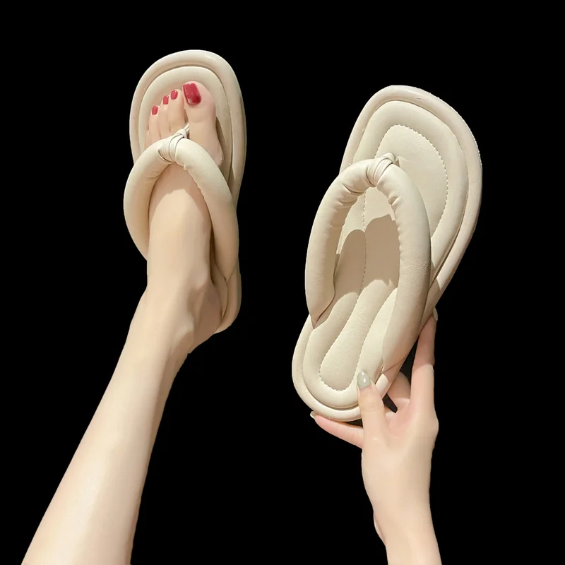 2022 New Style Flip Flops Solid Color Soft Bottom Step on Shit Slippers Fashion All-match Lady Sandals and Slippers Women
2022 New Style Flip Flops Solid Color Soft Bottom Step on Shit Slippers Fashion All-match Lady Sandals and Slippers Women