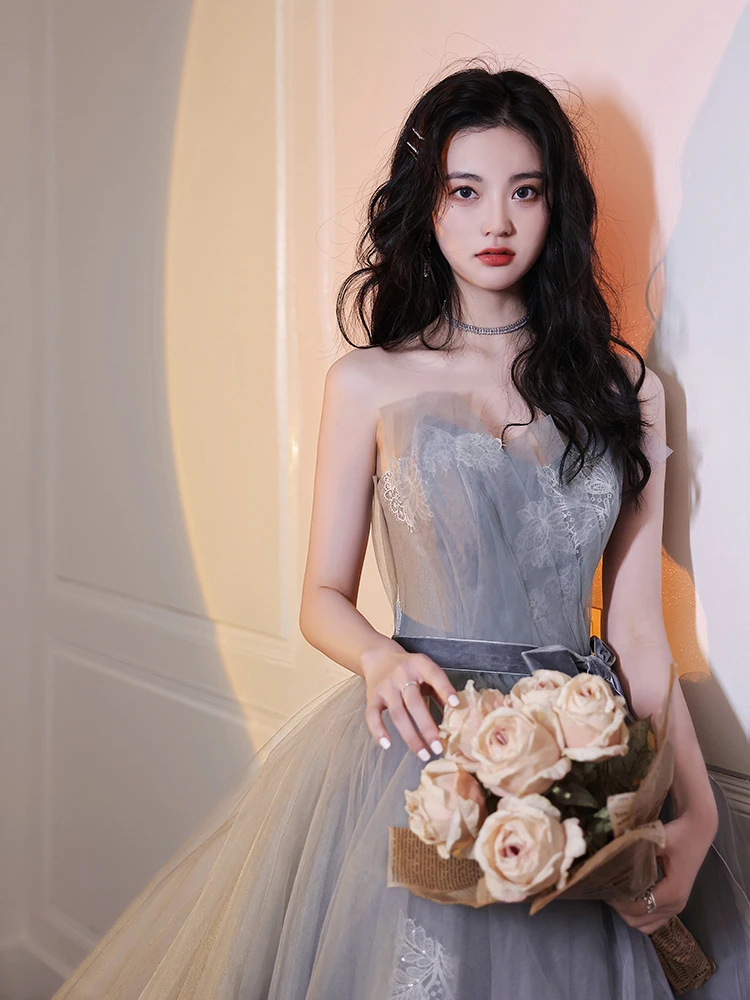 Luxury Strapless Ball Gowns Fungus Lace Appliques Evening Dresses With Sashes Bandage Trailling Long Robes
Luxury Strapless Ball Gowns Fungus Lace Appliques Evening Dresses With Sashes Bandage Trailling Long Robes