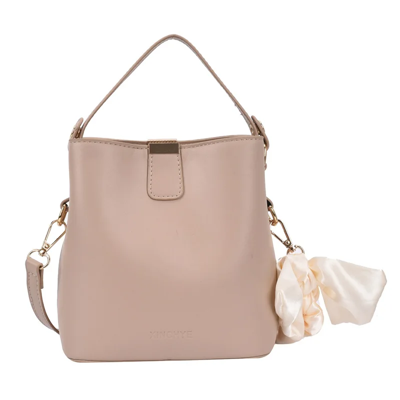 Новое поступление 2021, женские Наплечные Сумки из искусственной кожи, однотонная шелковая дизайнерская Высококачественная сумка-мешок в тр... 
Новое поступление 2021, женские Наплечные Сумки из искусственной кожи, однотонная шелковая дизайнерская Высококачественная сумка-мешок в тр...