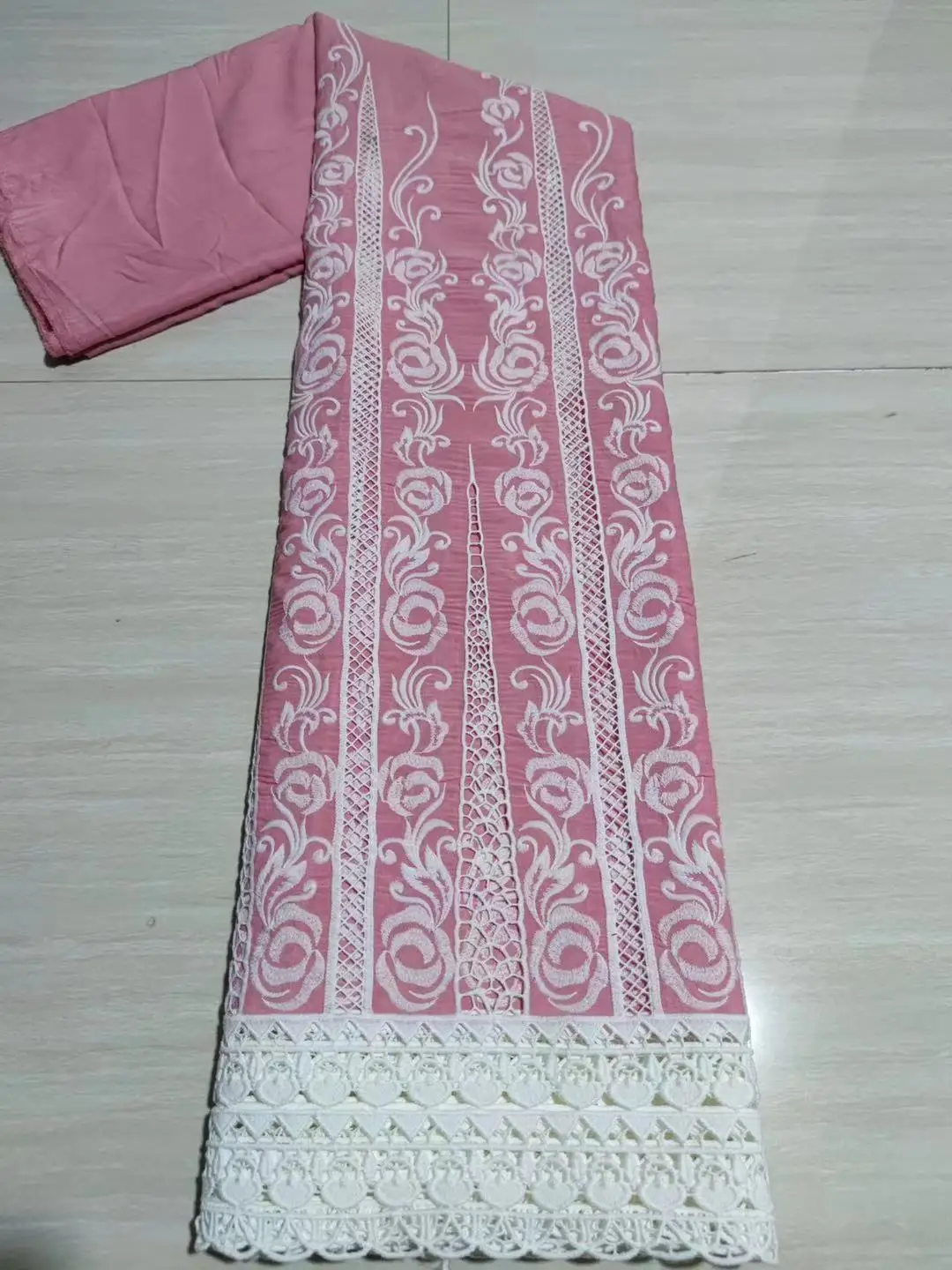 2021 French High-Quality Velvet And Beautiful Embroider Water-Soluble Lace Fabric Are Suitable For Sewing Fashion Dresses FJ-069
2021 French High-Quality Velvet And Beautiful Embroider Water-Soluble Lace Fabric Are Suitable For Sewing Fashion Dresses FJ-069