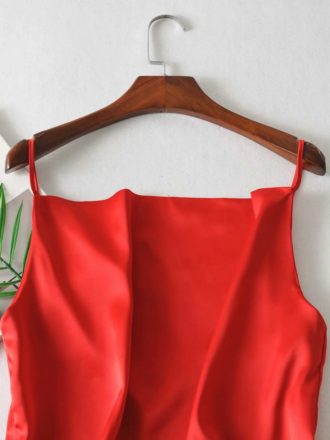 Summer New Multi-Color Silk Satin Strap Female Backless Sexy Red Green Women Top Camis
Summer New Multi-Color Silk Satin Strap Female Backless Sexy Red Green Women Top Camis