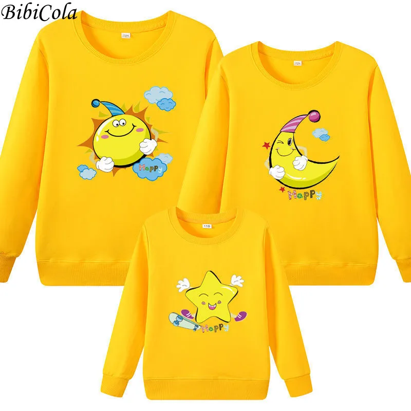 Spring and autumn parent-child wear, new fashion printing, a family of three foreign fashion long-sleeved sweaters
Spring and autumn parent-child wear, new fashion printing, a family of three foreign fashion long-sleeved sweaters