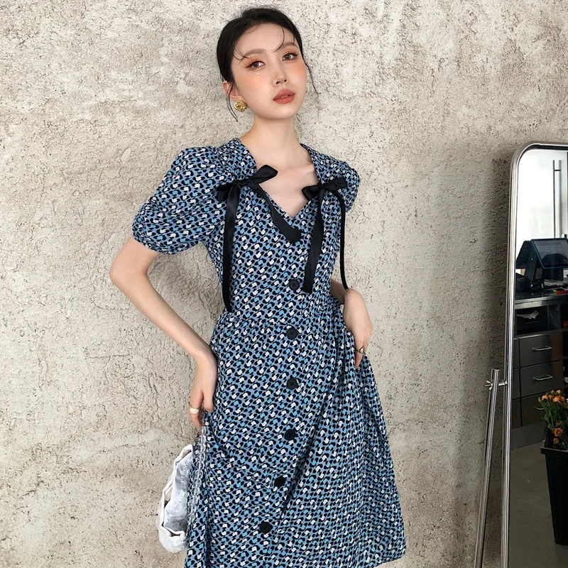 Lace-up Bow Print Woman Dress Summer New French Retro V-neck Single-breasted Puff Sleeve Dresses Elegant Sexy Sundress Tide
Lace-up Bow Print Woman Dress Summer New French Retro V-neck Single-breasted Puff Sleeve Dresses Elegant Sexy Sundress Tide