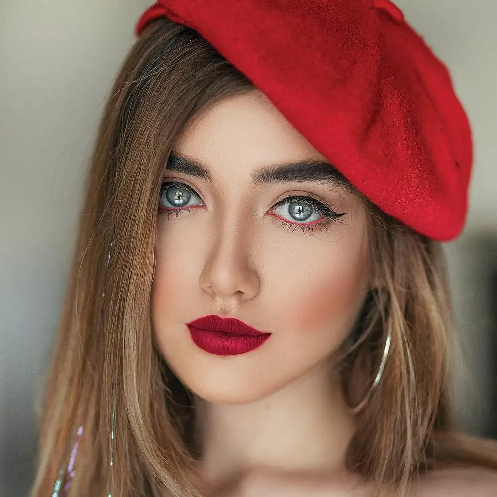 Lip Gloss Gold Tube Lightweight Matte Long Lasting Waterproof Lipstick Nourish Moisturizing Professional Lip Makeup Gift 6 Color
Lip Gloss Gold Tube Lightweight Matte Long Lasting Waterproof Lipstick Nourish Moisturizing Professional Lip Makeup Gift 6 Color