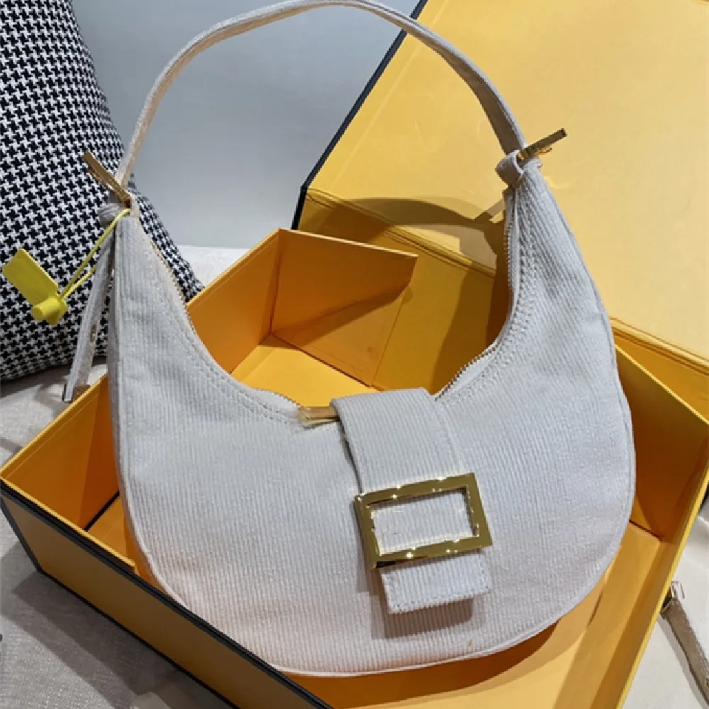 Autumn and winter new style ladies messenger bag handbag shoulder bag light carrying strap
Autumn and winter new style ladies messenger bag handbag shoulder bag light carrying strap