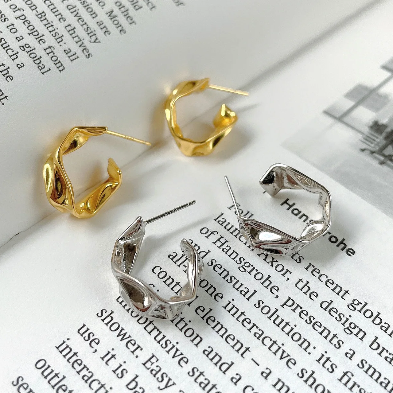Minimalist Design Ins Style Women's Earrings Folds Wave Shape Irregular 925 Silver Earrings Fashion Trend Earrings
Minimalist Design Ins Style Women's Earrings Folds Wave Shape Irregular 925 Silver Earrings Fashion Trend Earrings