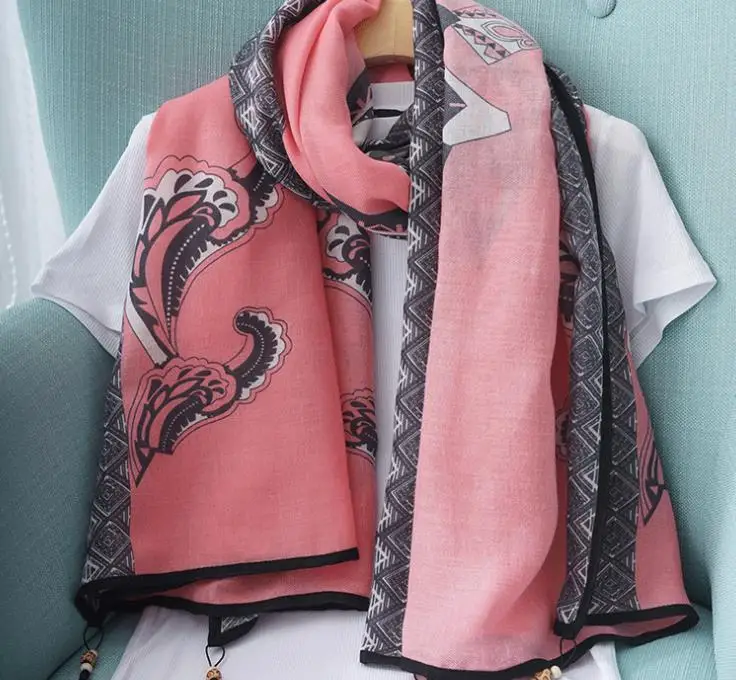 2019 New Cotton Vintage Flower Print Tassel Scarves Shawls Wrap Women Floral Beach Scarf Hijab Headband 2 Color Free Shipping
2019 New Cotton Vintage Flower Print Tassel Scarves Shawls Wrap Women Floral Beach Scarf Hijab Headband 2 Color Free Shipping