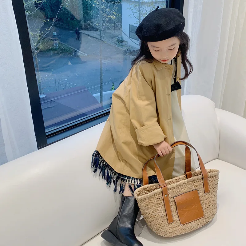 Girls' coat spring new children's wear girls wear long tassel windbreaker on both sides 11-93
Girls' coat spring new children's wear girls wear long tassel windbreaker on both sides 11-93