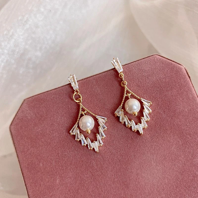 Crystal Dangle Earrings For WomenSimple Zircon Geometric Pearl Tassel Earrings Female Fashion Gold Color Statement Jewelry
Crystal Dangle Earrings For WomenSimple Zircon Geometric Pearl Tassel Earrings Female Fashion Gold Color Statement Jewelry