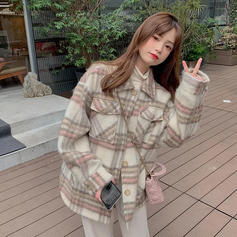 Korean Sweet Plaid Printing Woolen Coat Autumn Winter Loose Single-breasted Lapel Oversize Fashion Ladies Casual Warm Coat Women
Korean Sweet Plaid Printing Woolen Coat Autumn Winter Loose Single-breasted Lapel Oversize Fashion Ladies Casual Warm Coat Women