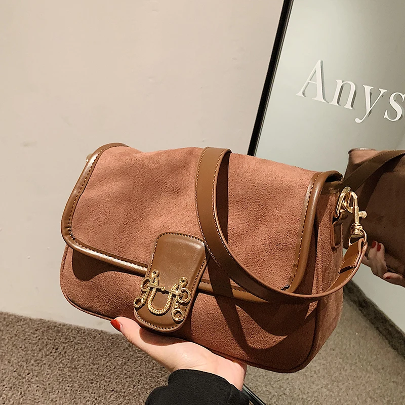 Новинка 2022, зимняя вместительная матовая женская сумка через плечо в Западном ретро-стиле с высококачественной текстурой, маленькая квадра... 
Новинка 2022, зимняя вместительная матовая женская сумка через плечо в Западном ретро-стиле с высококачественной текстурой, маленькая квадра...