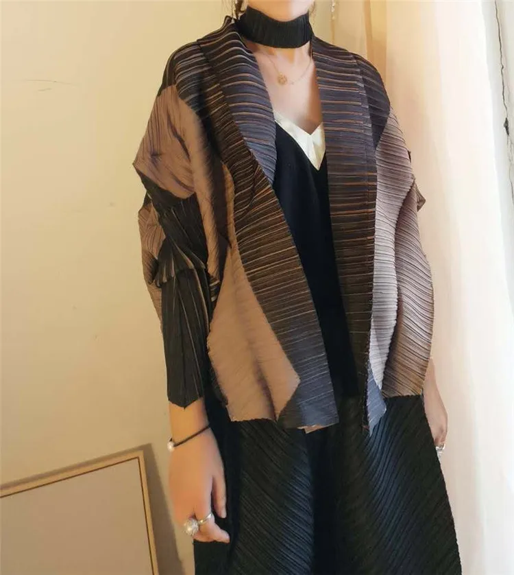 Miyake 2020 autumn jacket for woman long-sleeved jacket shawl cardigan thin section loose bat sleeve bolero short coat TP7046
Miyake 2020 autumn jacket for woman long-sleeved jacket shawl cardigan thin section loose bat sleeve bolero short coat TP7046