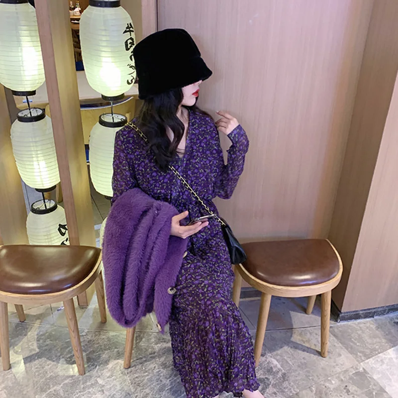 Purple Floral dress women's 2021 spring and autumn new French retro V-neck waist slim new long skirt
Purple Floral dress women's 2021 spring and autumn new French retro V-neck waist slim new long skirt