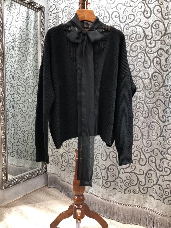 2020 autumn and winter new women's neckline tie knotted stitching long-sleeved loose fake two-piece sweater 1108
2020 autumn and winter new women's neckline tie knotted stitching long-sleeved loose fake two-piece sweater 1108