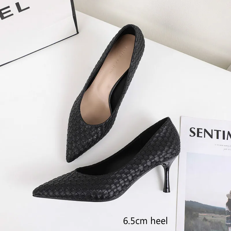 Classic Woman Pumps Small Thin Med Heels 3.5/6.5CM Point Toe Weave Pleated Career Work Elegant Leather High Heel Shoes for Women
Classic Woman Pumps Small Thin Med Heels 3.5/6.5CM Point Toe Weave Pleated Career Work Elegant Leather High Heel Shoes for Women