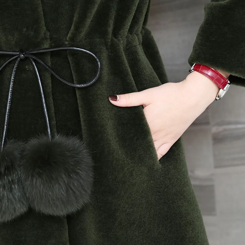 Sheep New 2020 Shearing Coat Women Lamb Jacket Female With Real Fox Fur Collar Hooded Winter Long Outwear WYQ997
Sheep New 2020 Shearing Coat Women Lamb Jacket Female With Real Fox Fur Collar Hooded Winter Long Outwear WYQ997