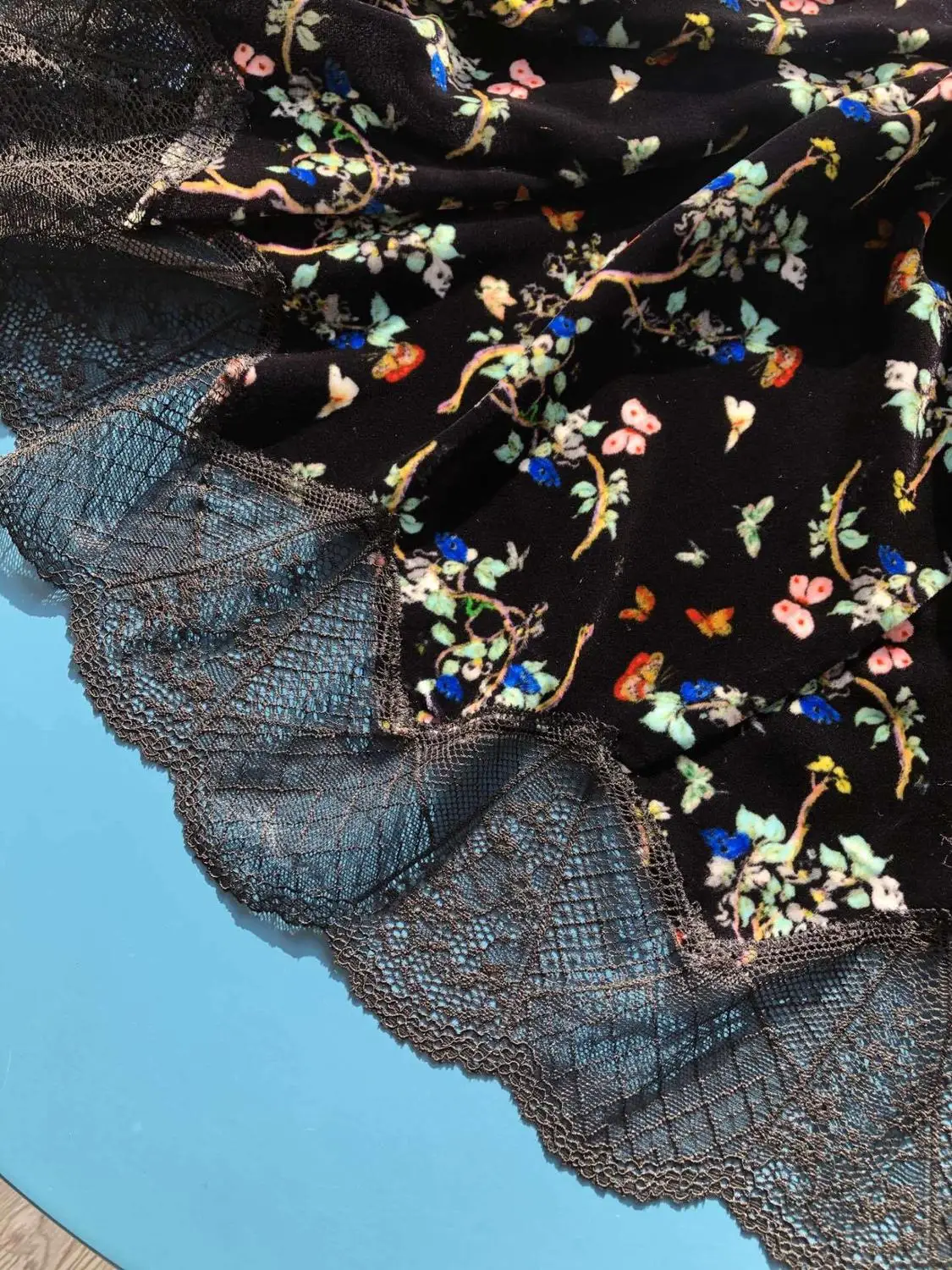 Women Flower Skirt Elastic Waist Velvet Print Vintage Lady Midi Skirts Asymmetric Lace Trim Female Patchwork Long Skirts 2021
Women Flower Skirt Elastic Waist Velvet Print Vintage Lady Midi Skirts Asymmetric Lace Trim Female Patchwork Long Skirts 2021