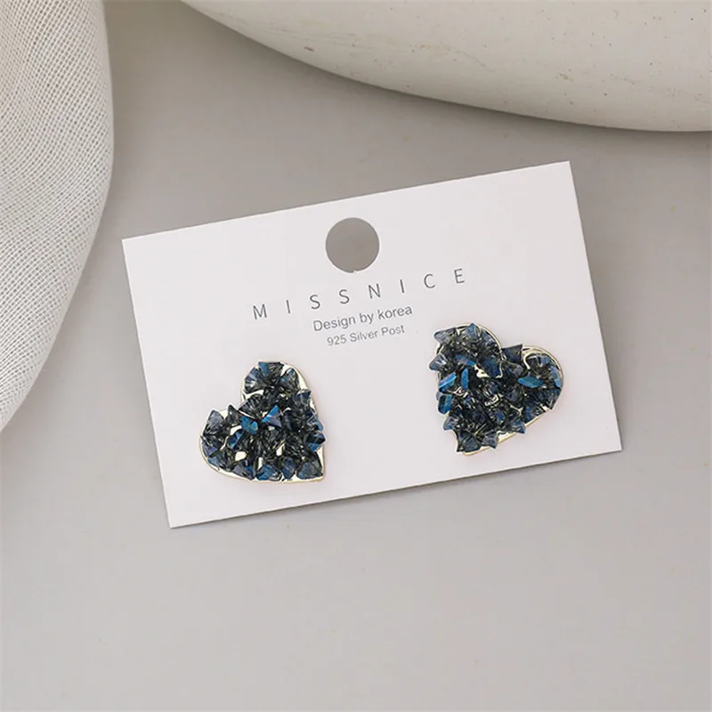 2021 New Arrival Trendy Crystal Blue Gradient Love Stud Earrings For Women Sweet Elegant Jewelry Oorbellen Gift
2021 New Arrival Trendy Crystal Blue Gradient Love Stud Earrings For Women Sweet Elegant Jewelry Oorbellen Gift