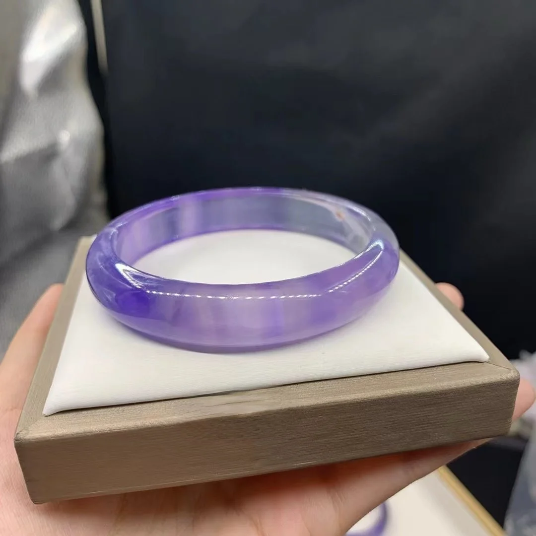 Hot Selling Natural Crystal Transparent Purple Bangle Charm Jewellery Hand-Carved Bracelet for Women Men Fashion Accessories
Hot Selling Natural Crystal Transparent Purple Bangle Charm Jewellery Hand-Carved Bracelet for Women Men Fashion Accessories