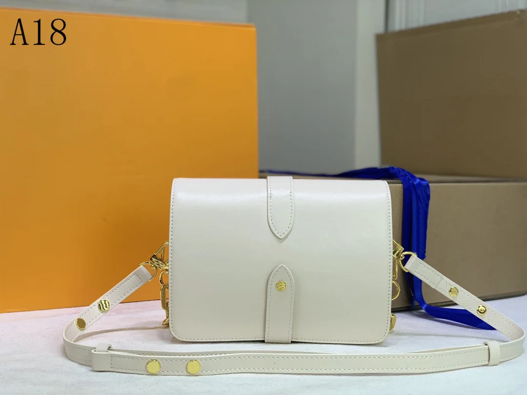 New Luxury Jewelry Ladies Shoulder Bag Designer Leather Three-Layer Compartment Handbag Messenger Bag Dinner Small Square Bag
New Luxury Jewelry Ladies Shoulder Bag Designer Leather Three-Layer Compartment Handbag Messenger Bag Dinner Small Square Bag