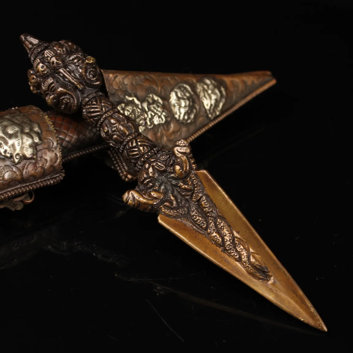 Tibetan Buddhist handmade Puba Vajra ,Old Pure Copper Tantric instruments with box/set From Tibet
Tibetan Buddhist handmade Puba Vajra ,Old Pure Copper Tantric instruments with box/set From Tibet