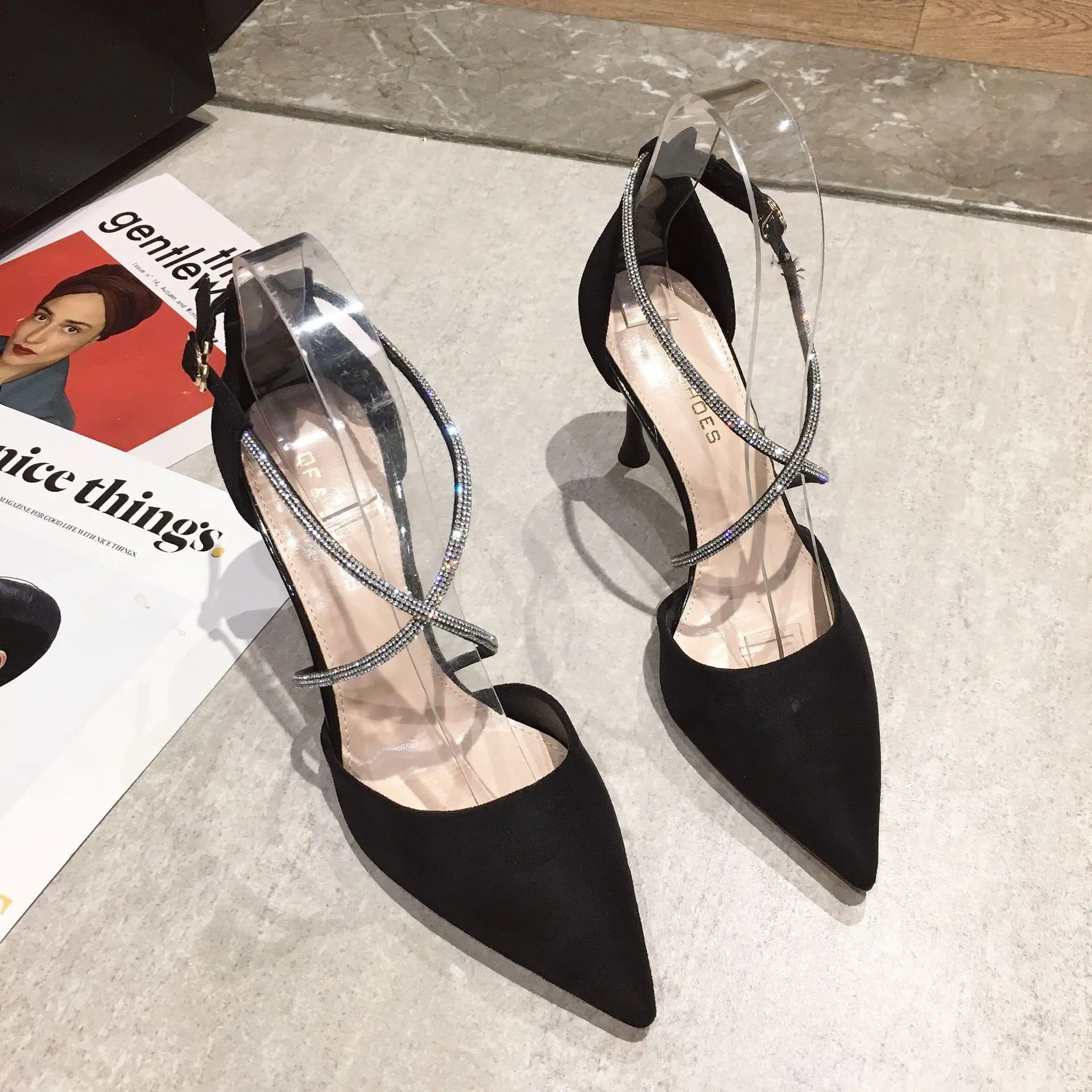 high heeled shoes women 2020 spring new net red one line buckle Diamond Fairy wind Baotou sandal girl
high heeled shoes women 2020 spring new net red one line buckle Diamond Fairy wind Baotou sandal girl