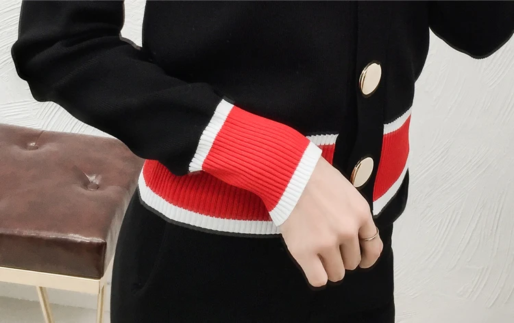 2021 New Spring Autumn Two Piece Set for Women Casual V-Neck Knitting Cardigan Button Sweater Casual Pants Sports Suit Female
2021 New Spring Autumn Two Piece Set for Women Casual V-Neck Knitting Cardigan Button Sweater Casual Pants Sports Suit Female