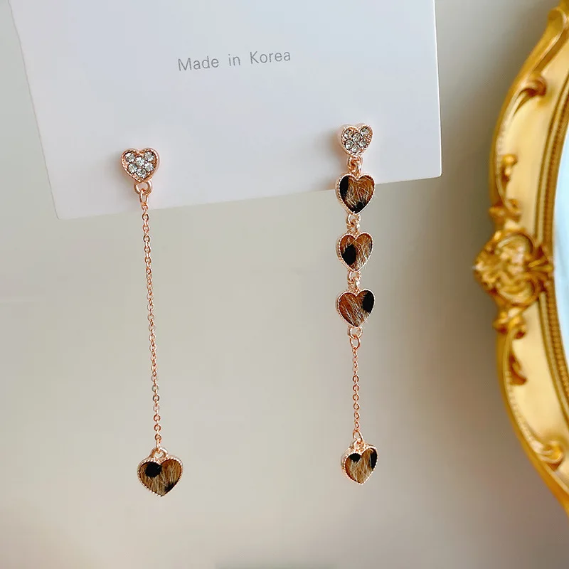 Korean fashion personality asymmetric love tassel earrings female temperament exquisite earrings trendy party jewelry
Korean fashion personality asymmetric love tassel earrings female temperament exquisite earrings trendy party jewelry