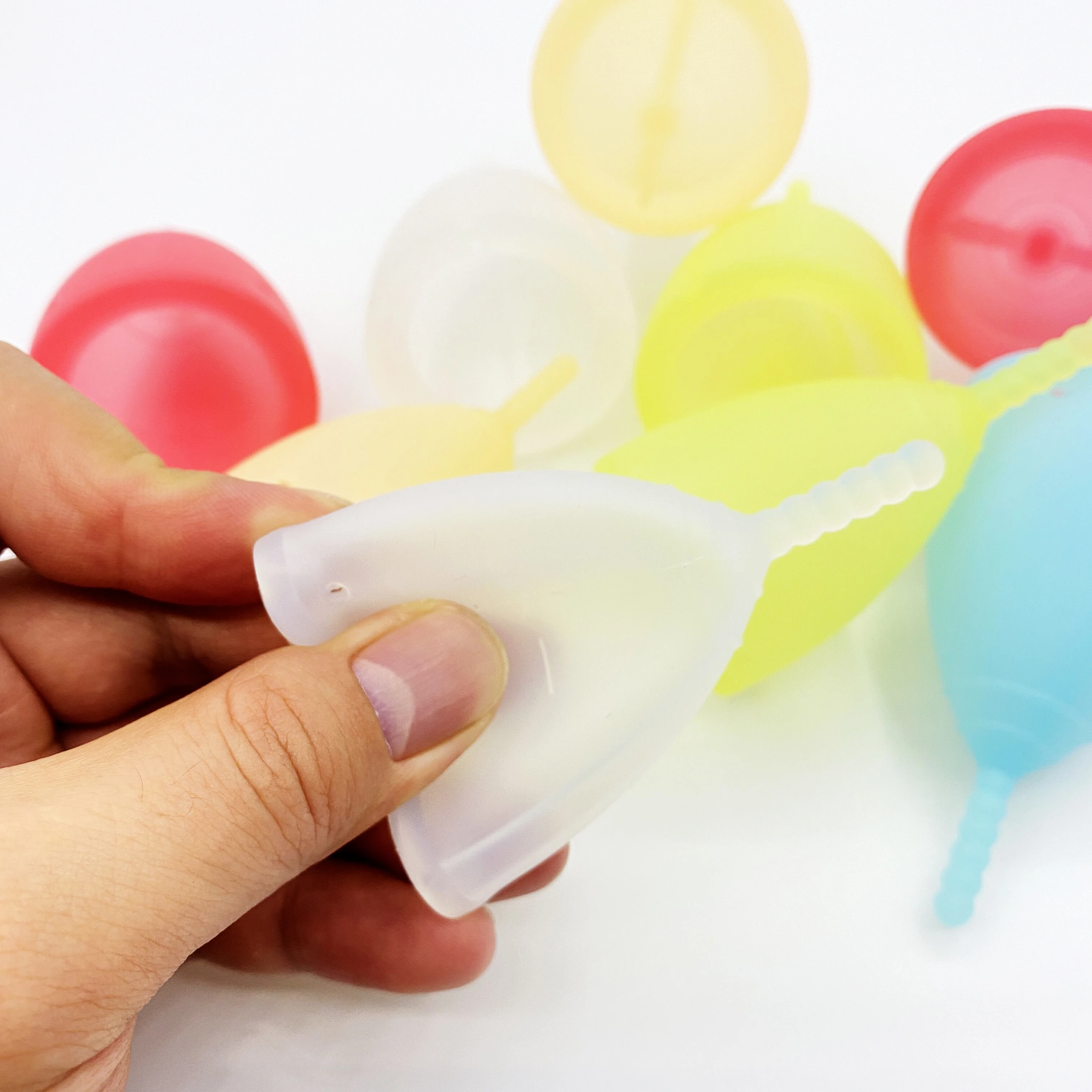 Newest Menstrual Cup For Women 2020 Feminine Hygiene High Quality Medical Soft Silicone Cup Menstrual Reusable Lady care Pads
Newest Menstrual Cup For Women 2020 Feminine Hygiene High Quality Medical Soft Silicone Cup Menstrual Reusable Lady care Pads