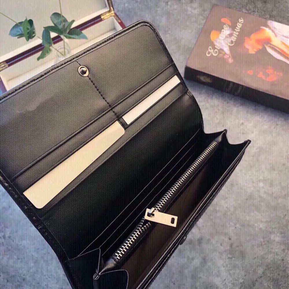 Bag for Women with Logo Simple and Fashionable Solid Color Long Buckle Wallet Zipper Wallet Multi-card Pocket Clutch
Bag for Women with Logo Simple and Fashionable Solid Color Long Buckle Wallet Zipper Wallet Multi-card Pocket Clutch