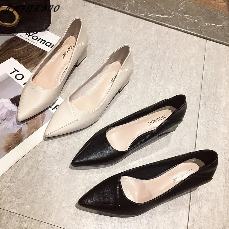 Fashion Low Heel Women Pumps Brand Designer Soft Leather Shoes Lady Square Heel Two Wear Pointed Toe High Heels Genuine Leather
Fashion Low Heel Women Pumps Brand Designer Soft Leather Shoes Lady Square Heel Two Wear Pointed Toe High Heels Genuine Leather