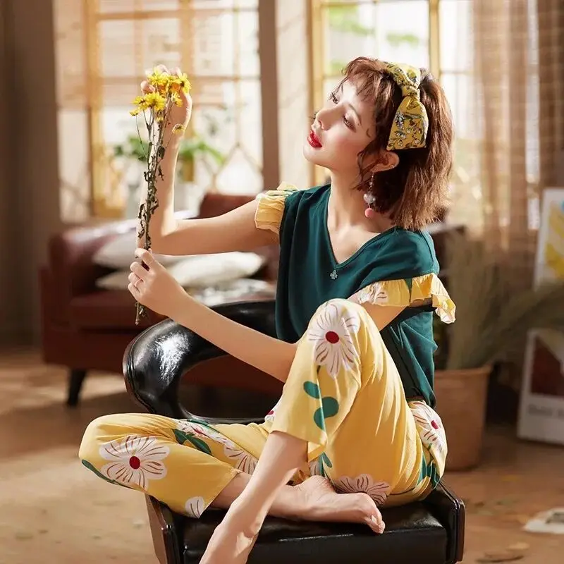 M-XXL Summer Ladies V-neck Pajama Set Viscose Satin 2Pcs Set Floral Printing Elegant Femme Contrast Color Sleepwear Homewear 
M-XXL Summer Ladies V-neck Pajama Set Viscose Satin 2Pcs Set Floral Printing Elegant Femme Contrast Color Sleepwear Homewear