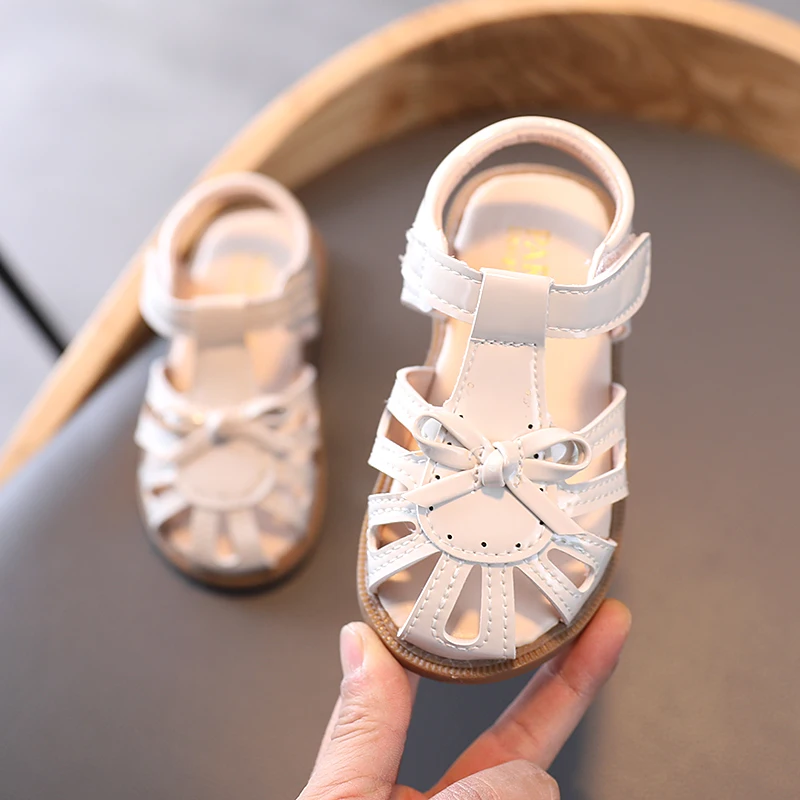 2-8 Years Old Kids Hollow Shoes Sweet Girls Bowtie Velcro Soft Leather Anti-skid Sandals T21N03LS-22
2-8 Years Old Kids Hollow Shoes Sweet Girls Bowtie Velcro Soft Leather Anti-skid Sandals T21N03LS-22