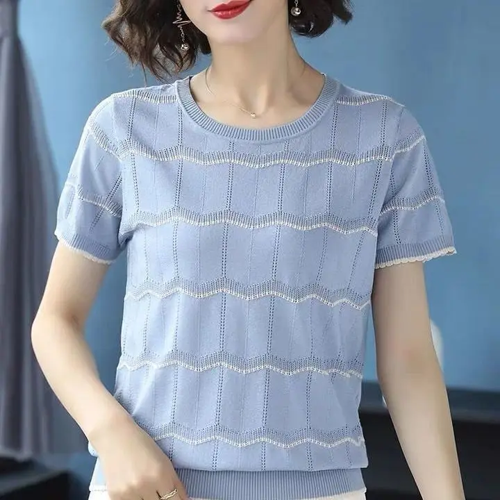 Cut out ice silk Short Sleeve Striped T-shirt women's summer wear 2021 new fashion round neck mother's T-shirt
Cut out ice silk Short Sleeve Striped T-shirt women's summer wear 2021 new fashion round neck mother's T-shirt