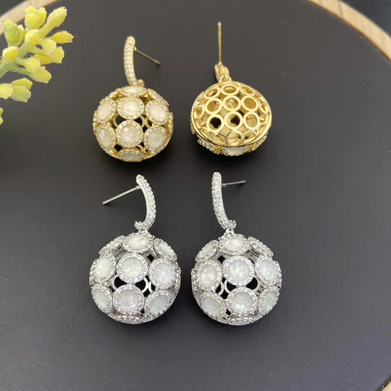 Vanifin Fashion Jewelry Set Distinctive Hollow Ball Micro inlay Necklace with Earrings for Women Wedding Anniversary Best Gifts
Vanifin Fashion Jewelry Set Distinctive Hollow Ball Micro inlay Necklace with Earrings for Women Wedding Anniversary Best Gifts