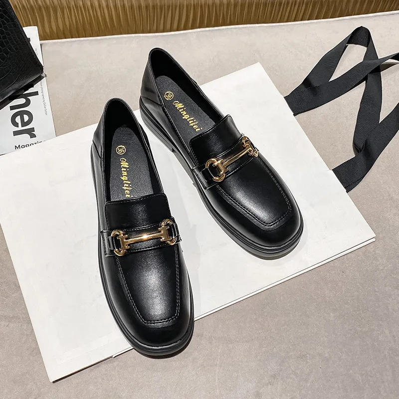 2021 Spring and Autumn fashion women's leather shoes heel black metal design single shoe loafers large size 41-44 free shipping
2021 Spring and Autumn fashion women's leather shoes heel black metal design single shoe loafers large size 41-44 free shipping