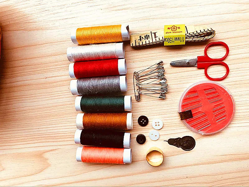 Multi-function Sewing Box Double layer Travel Sewing Kit Quilting Tools Quilting Thread Stitching Embroidery Craft Sewing Kits 
Multi-function Sewing Box Double layer Travel Sewing Kit Quilting Tools Quilting Thread Stitching Embroidery Craft Sewing Kits