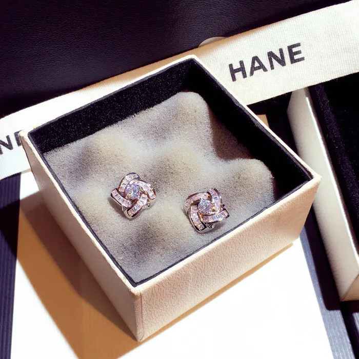 New Fashion Temperament Earrings 2020 Small Chrysanthemum Korean Earrings Elegant Fashion Earrings Earrings
New Fashion Temperament Earrings 2020 Small Chrysanthemum Korean Earrings Elegant Fashion Earrings Earrings