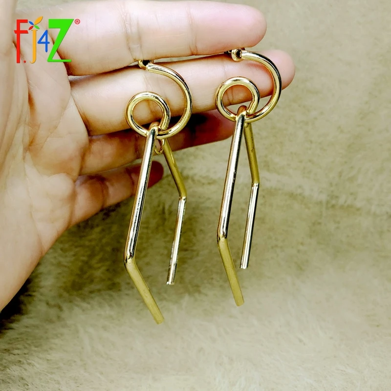 F.J4Z New Trend Earrings for Women Hyperbole Twisted Golden Alloy Sticks Party Show Earring Women Stars Club Jewelry
F.J4Z New Trend Earrings for Women Hyperbole Twisted Golden Alloy Sticks Party Show Earring Women Stars Club Jewelry