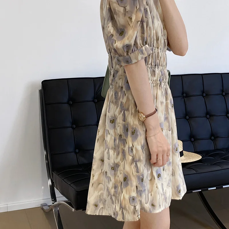 V Collared Short-sleeved Floral Print Dress Women's Summer 2021 Waist Pleated Mini Dress
V Collared Short-sleeved Floral Print Dress Women's Summer 2021 Waist Pleated Mini Dress